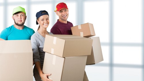 Medium-sized removal truck for central London moving